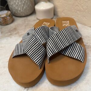 Billabong women’s sandals sz 8.5